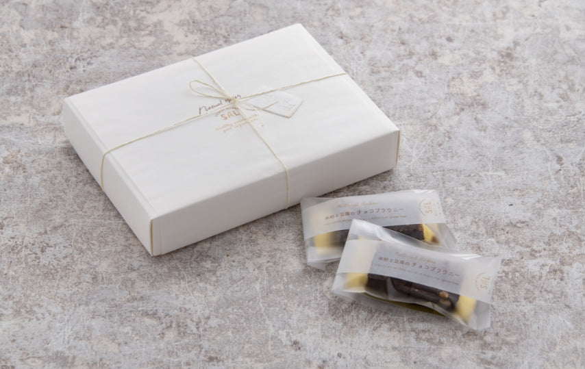 GIFT BOX CHOCOLATE BROWNIE GIFT (gluten-free) | 米粉と豆腐のチョコブラウニー6個入り
